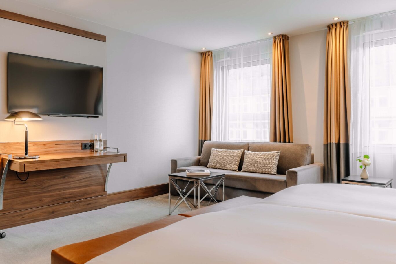 Reichshof Hamburg Extra Large Zimmer / Extra Large Room