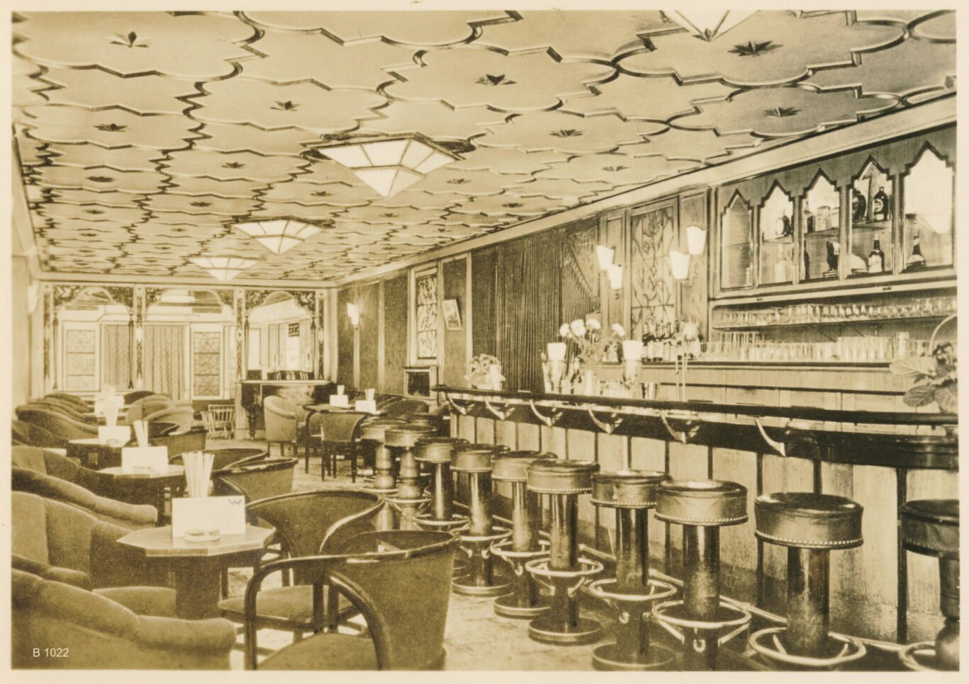The bar at Reichshof Hamburg around 1935