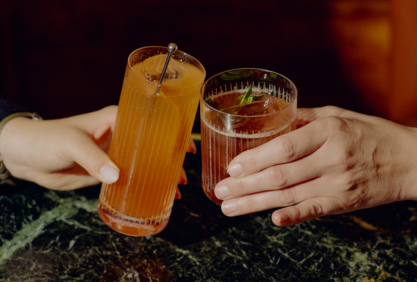 Nahaufnahme von Cocktails in Hädnen